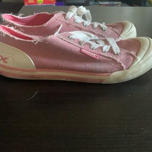 Women’s Rocket Dog Pink Distress Canvas 8.5